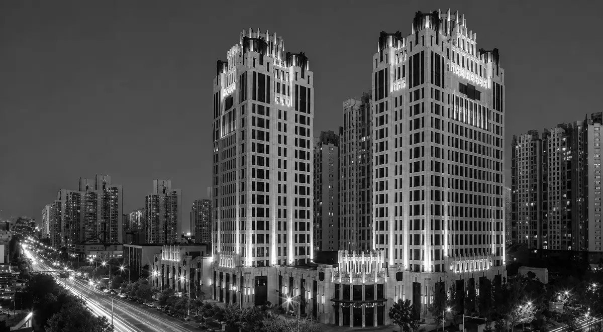 北京甲级写字楼夜景，场景图片经视觉优化